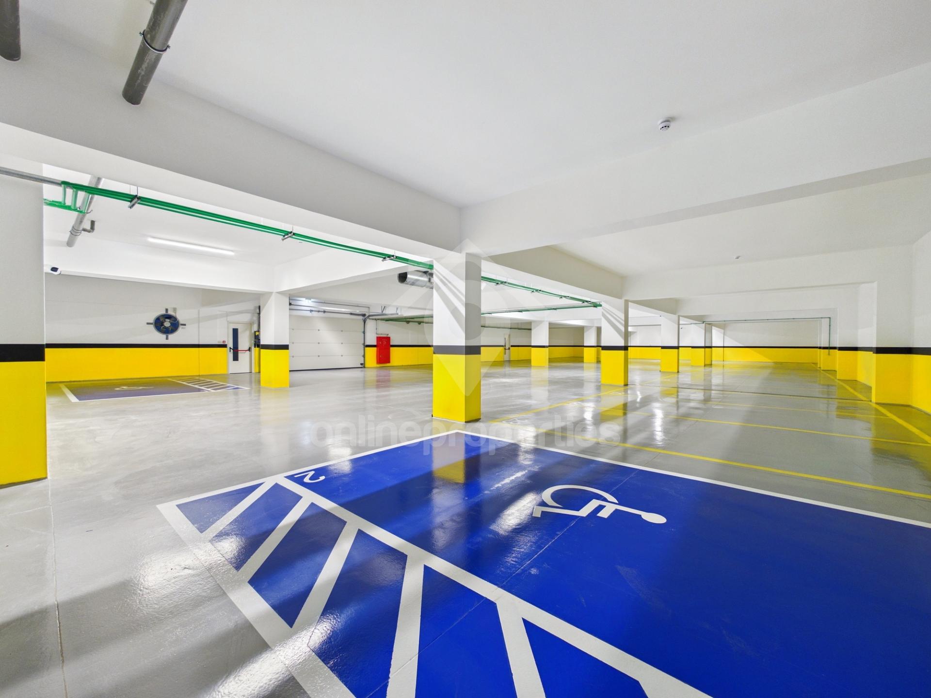 To change image, hover mouse over thumbnails below