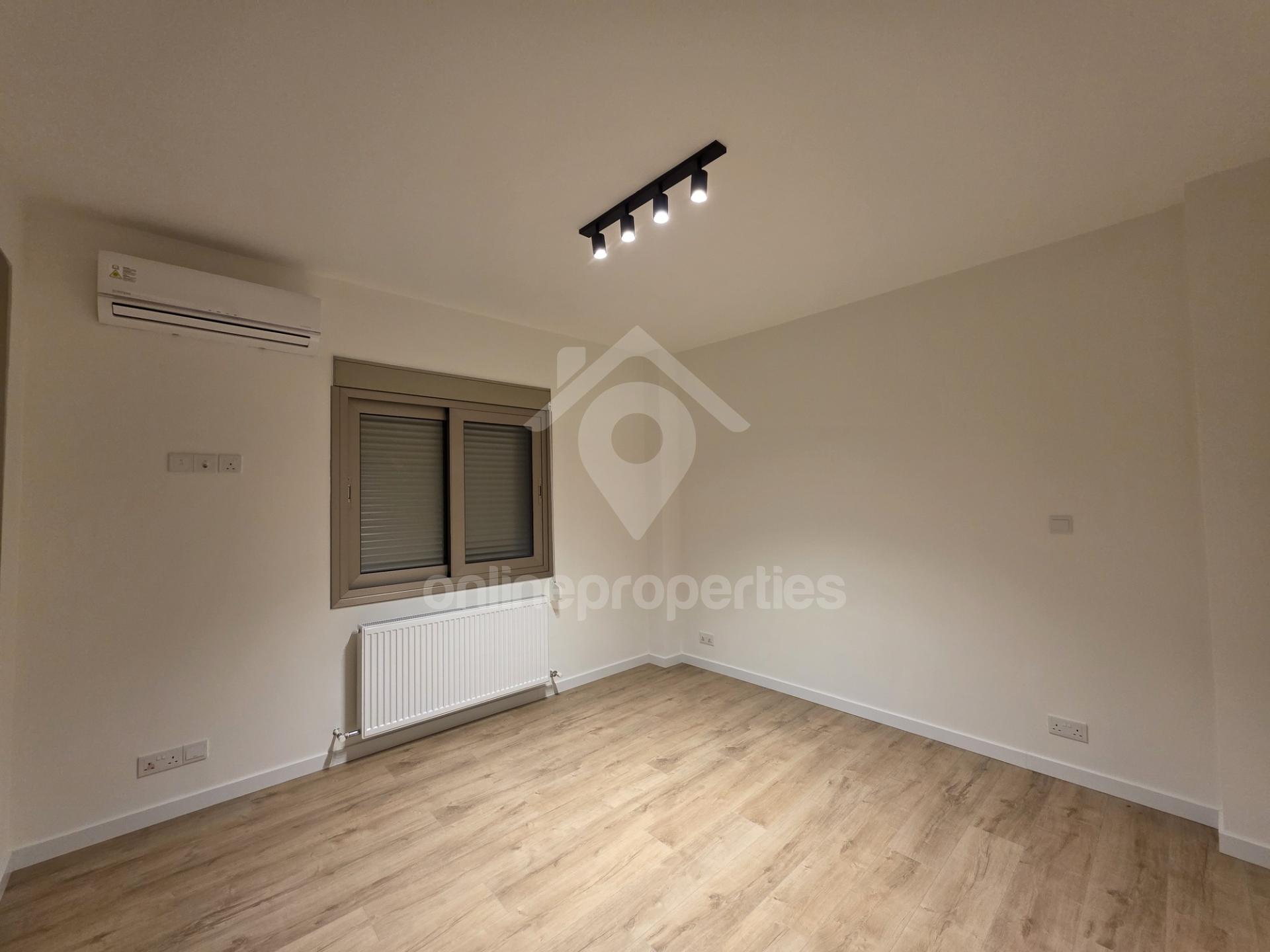 To change image, hover mouse over thumbnails below