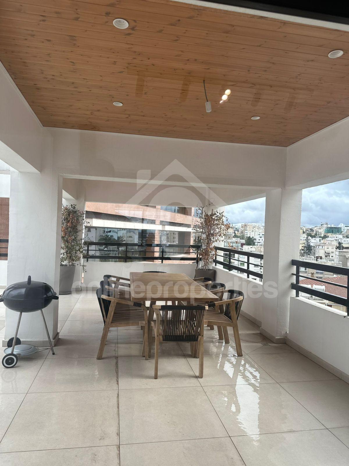 To change image, hover mouse over thumbnails below