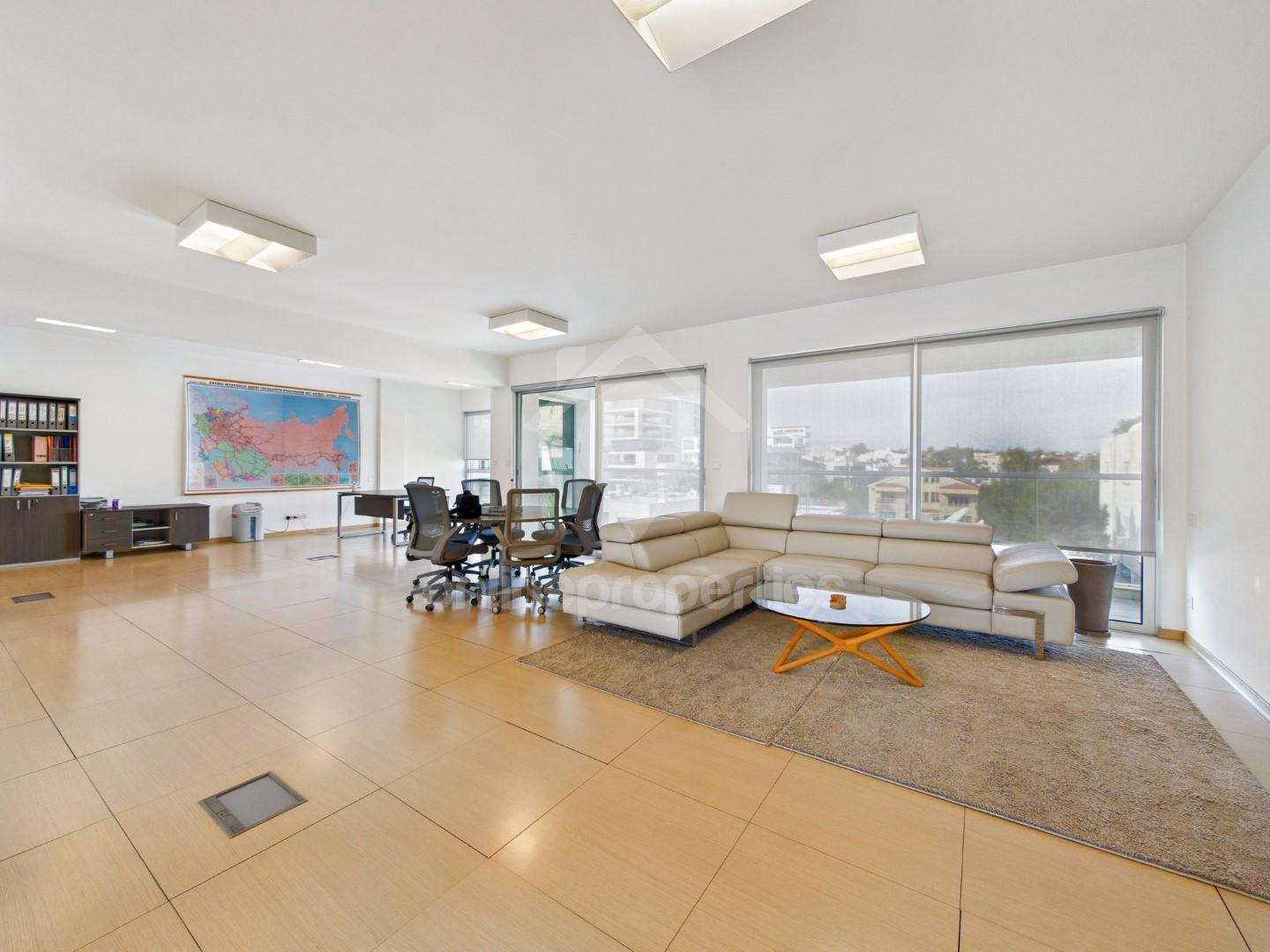 To change image, hover mouse over thumbnails below