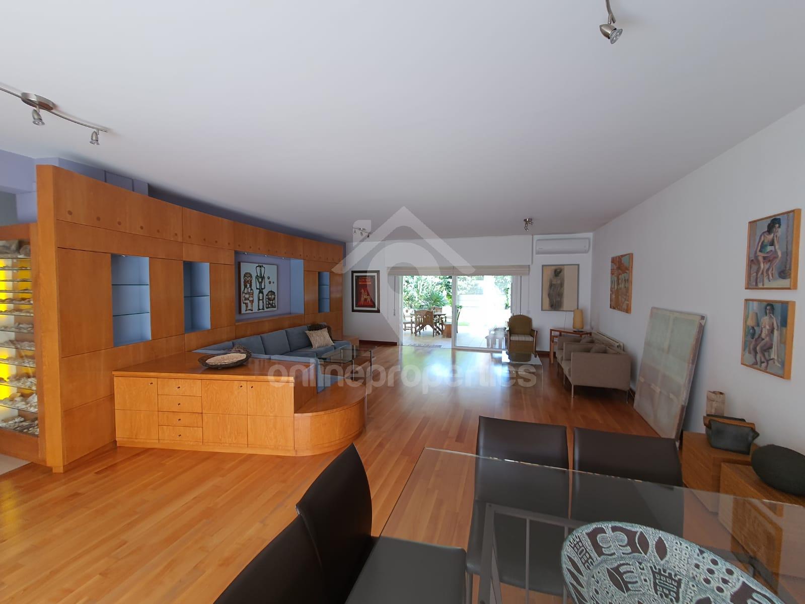 To change image, hover mouse over thumbnails below