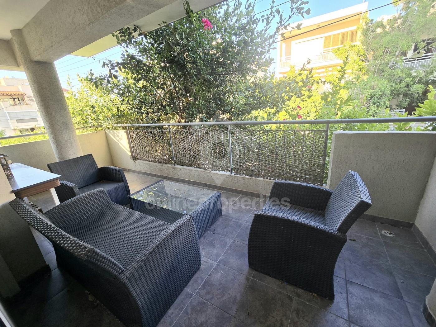 To change image, hover mouse over thumbnails below