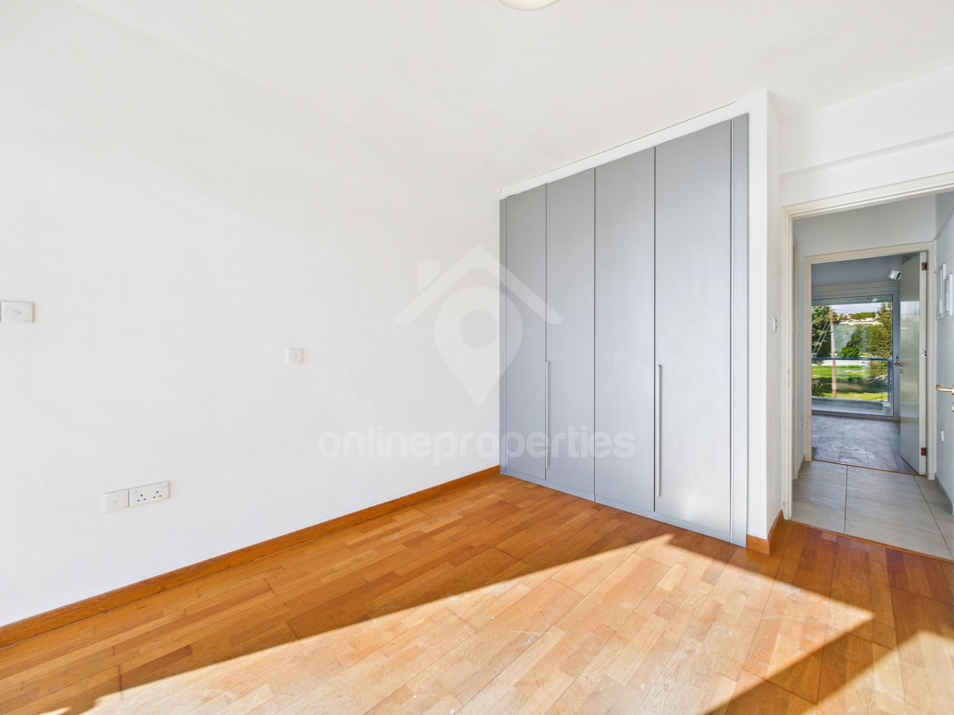 To change image, hover mouse over thumbnails below