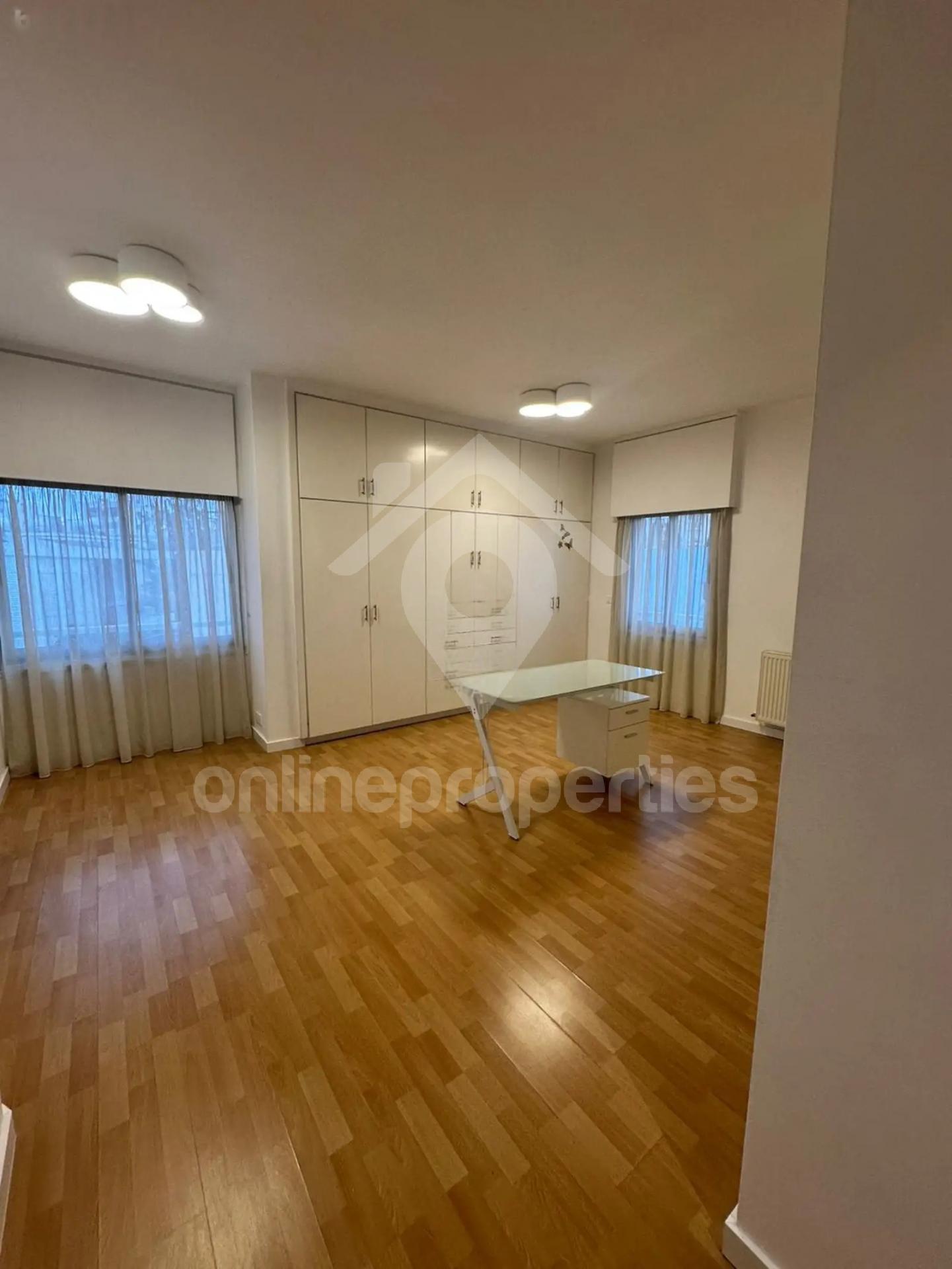 To change image, hover mouse over thumbnails below