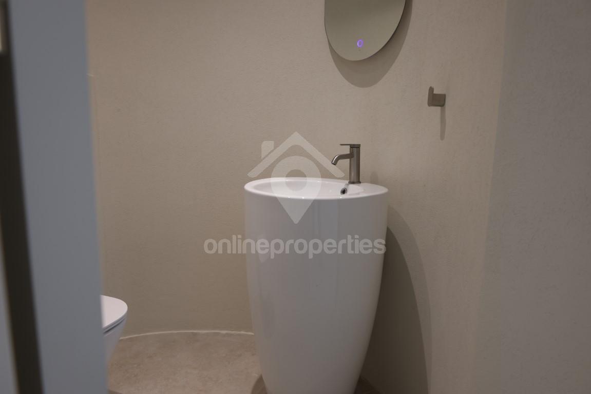 To change image, hover mouse over thumbnails below