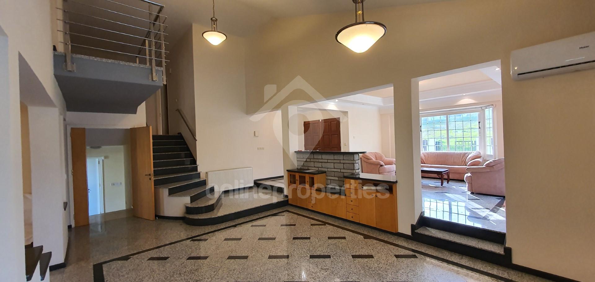 To change image, hover mouse over thumbnails below