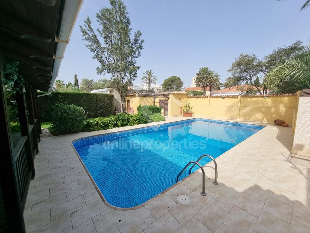 To change image, hover mouse over thumbnails below