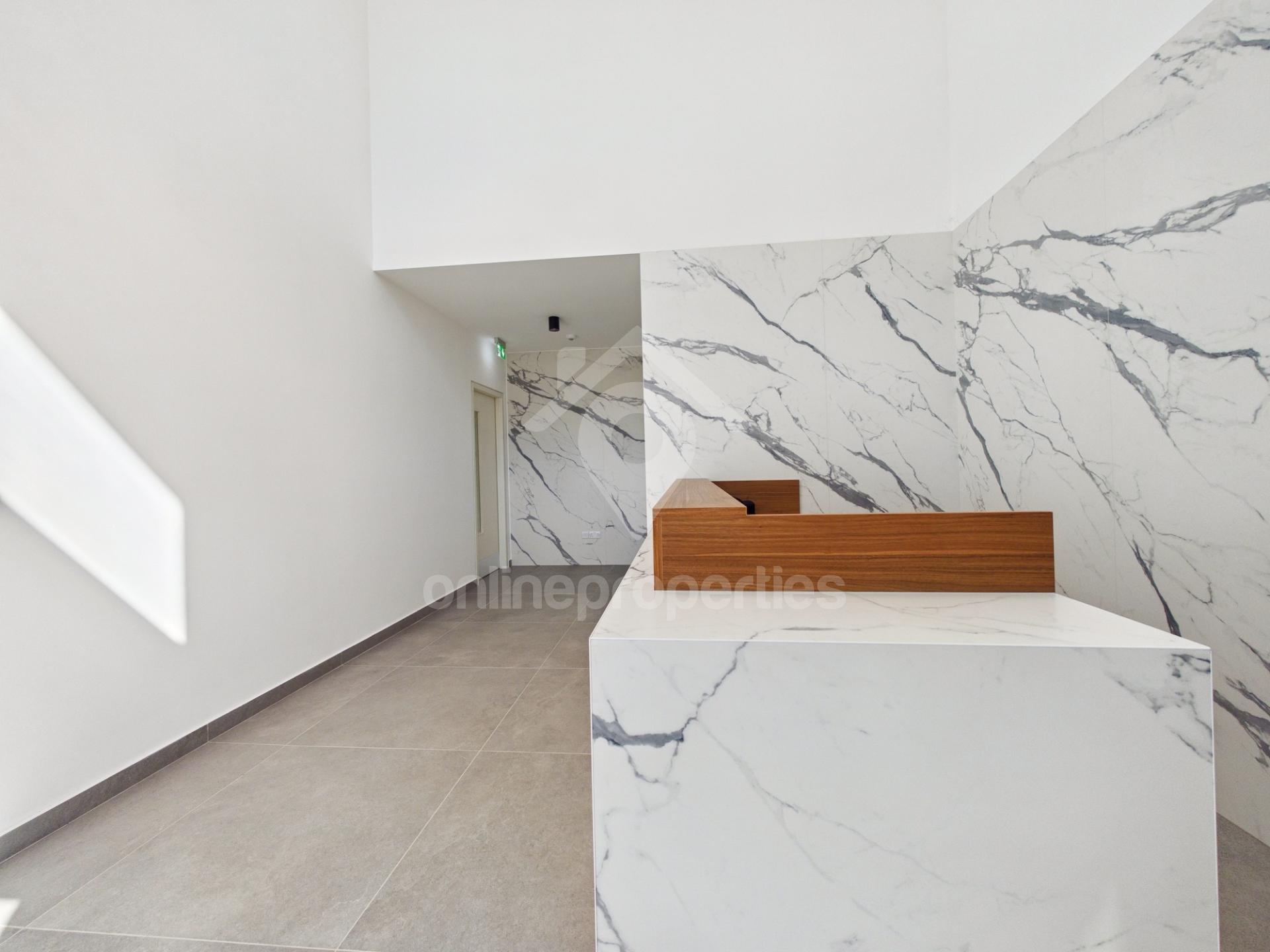 To change image, hover mouse over thumbnails below