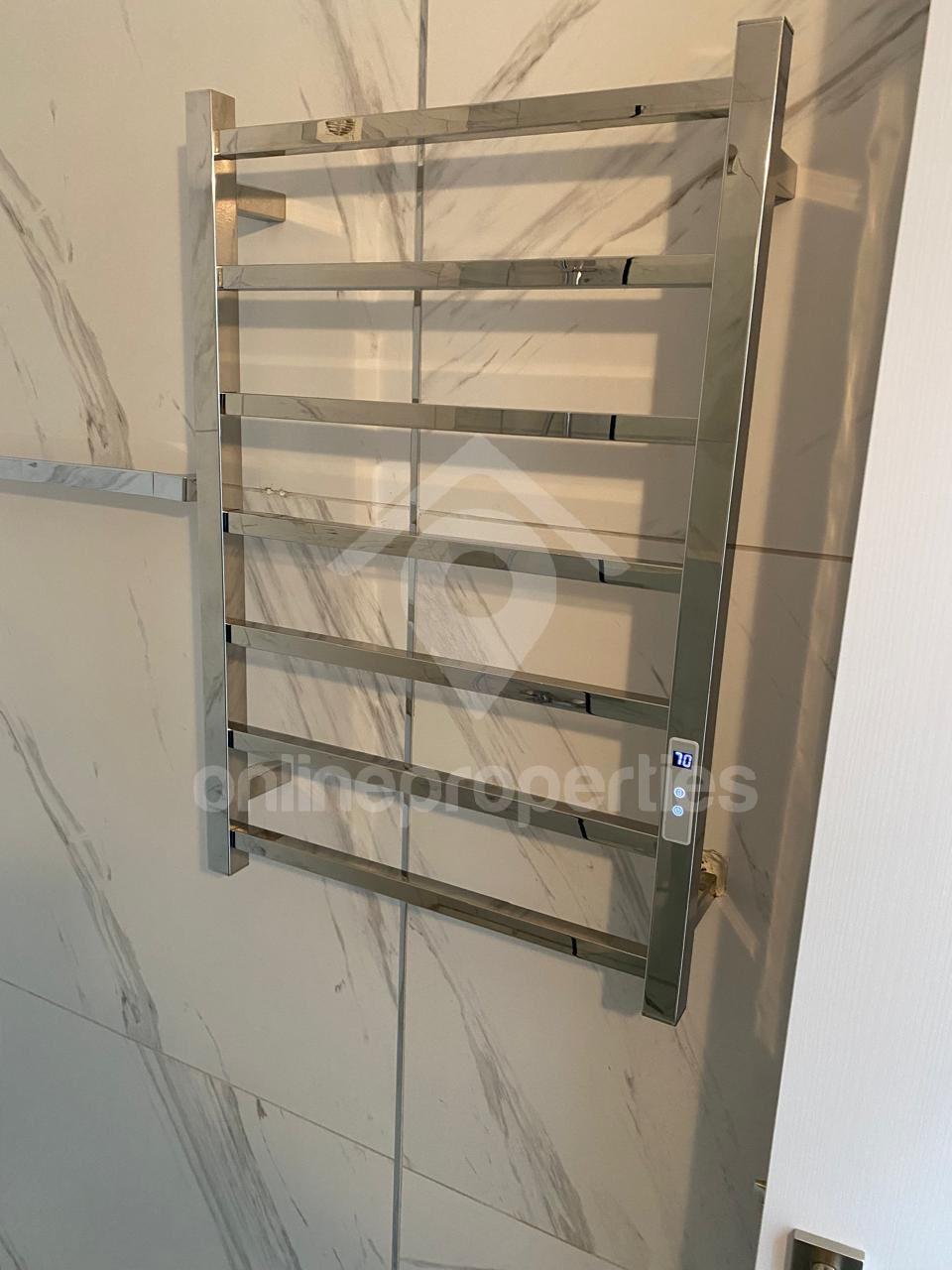 To change image, hover mouse over thumbnails below