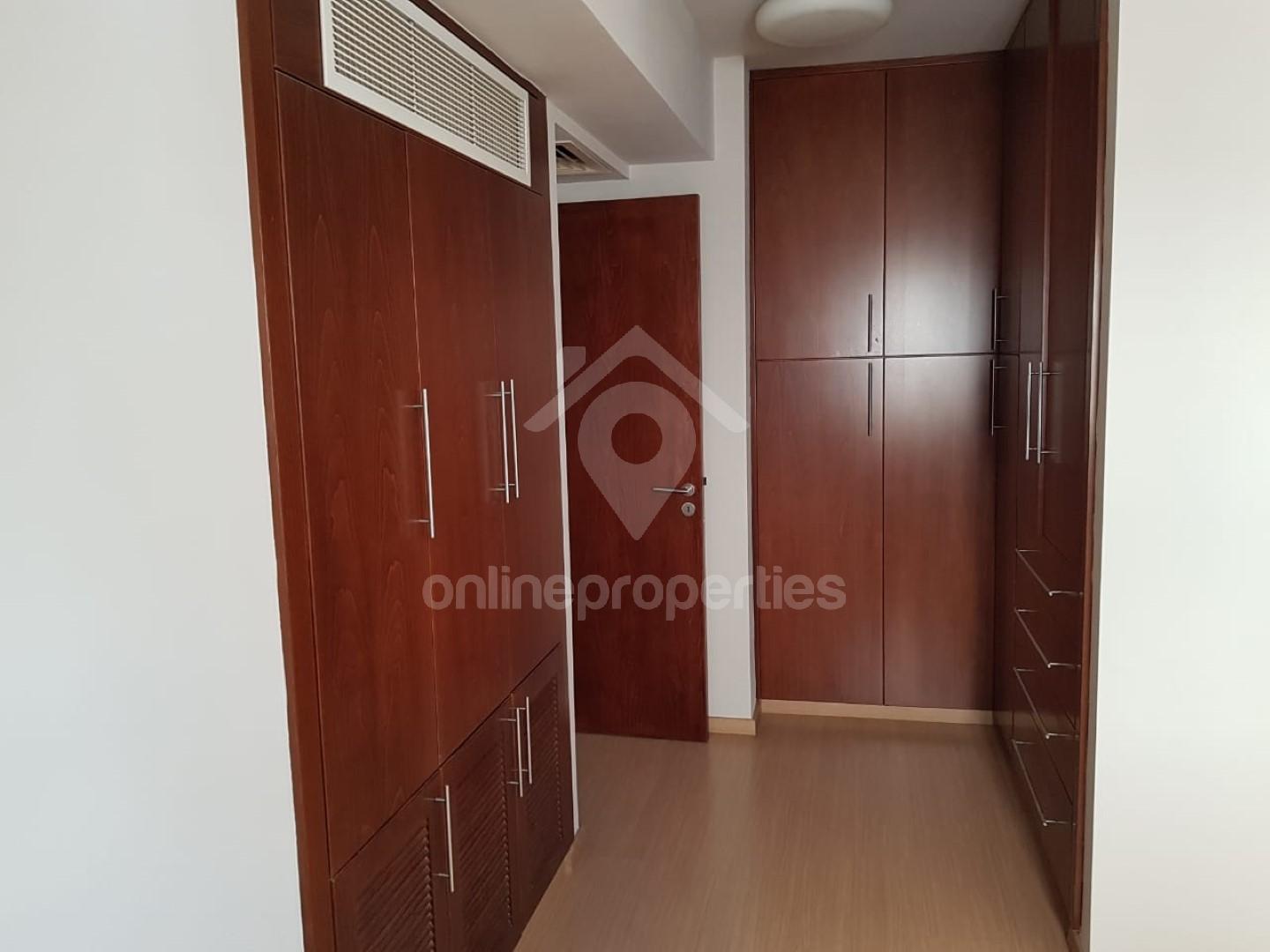 To change image, hover mouse over thumbnails below