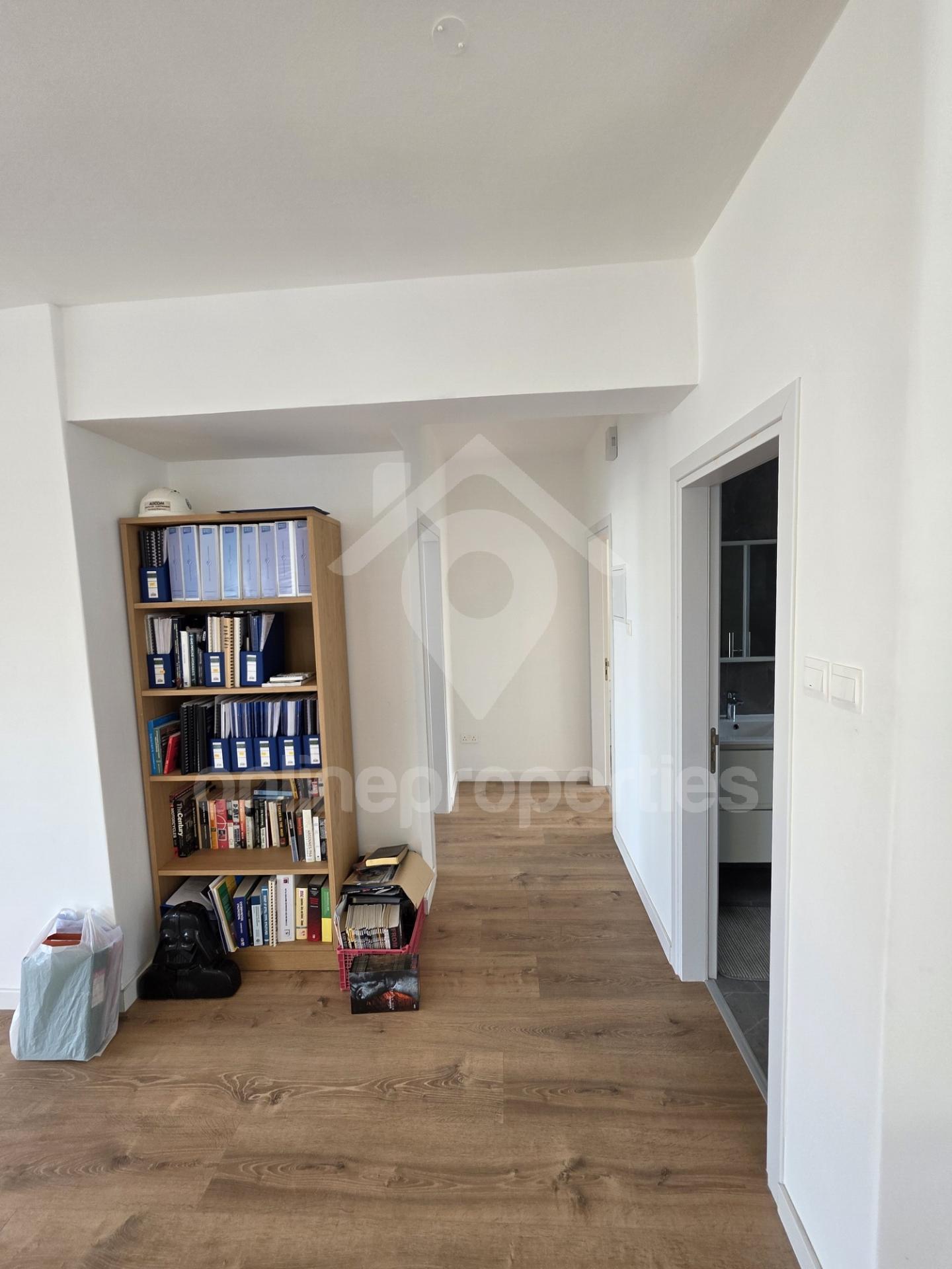 To change image, hover mouse over thumbnails below