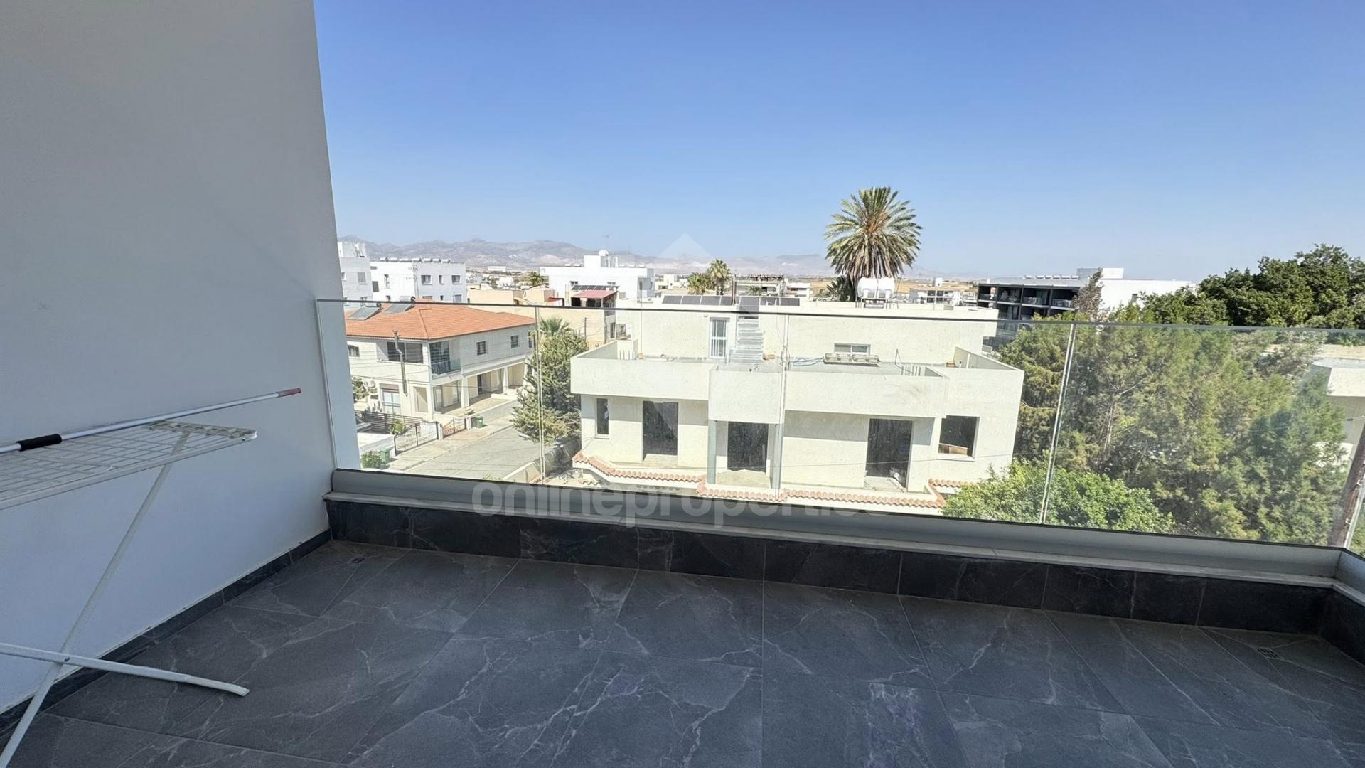 To change image, hover mouse over thumbnails below