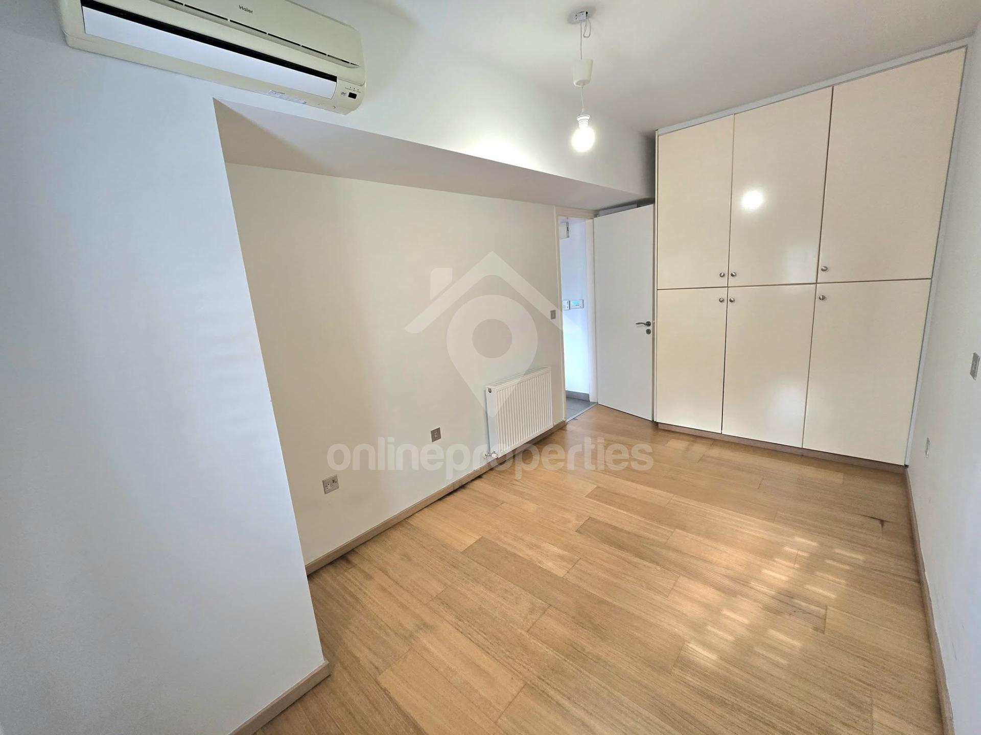 To change image, hover mouse over thumbnails below