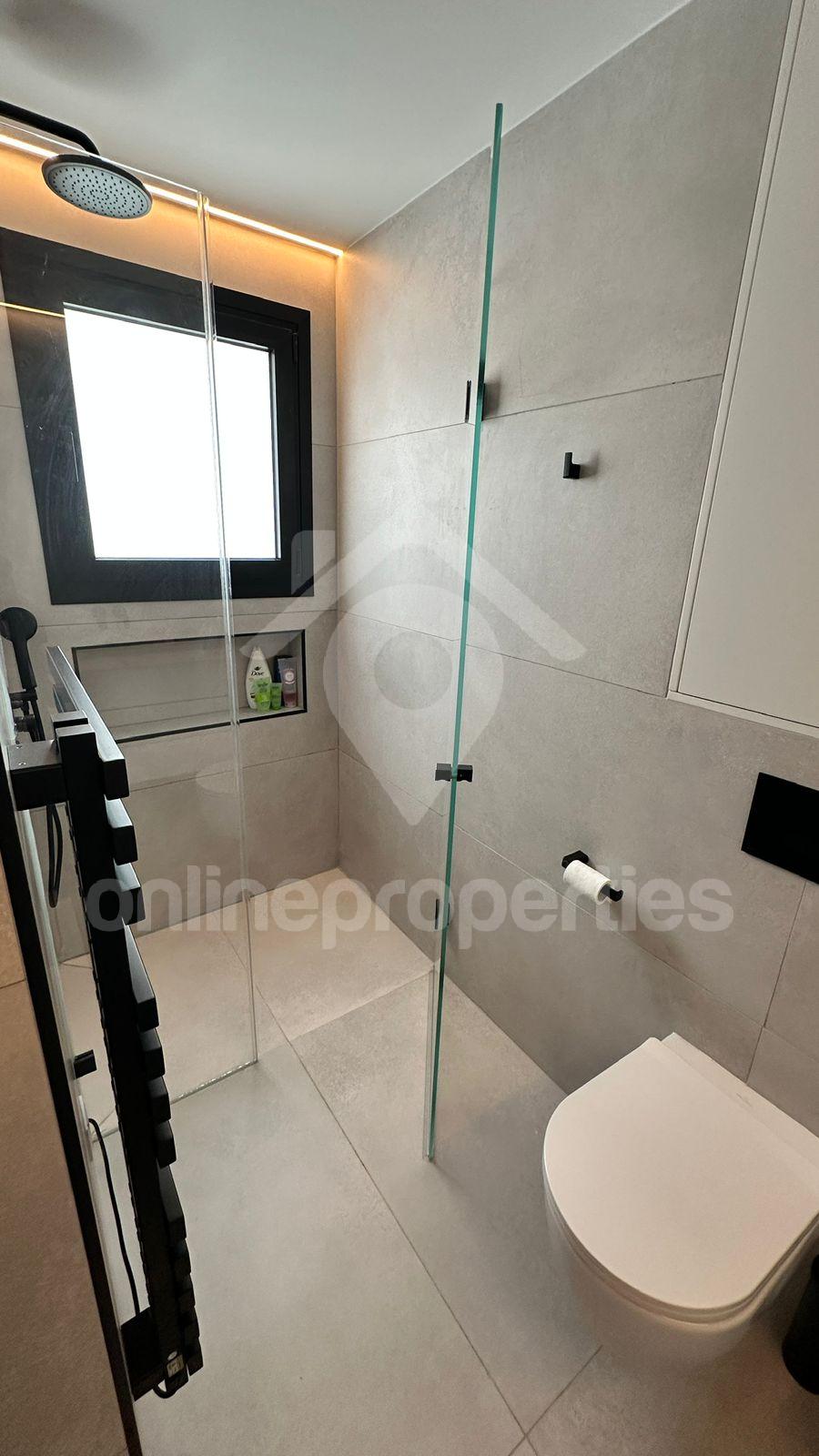 To change image, hover mouse over thumbnails below