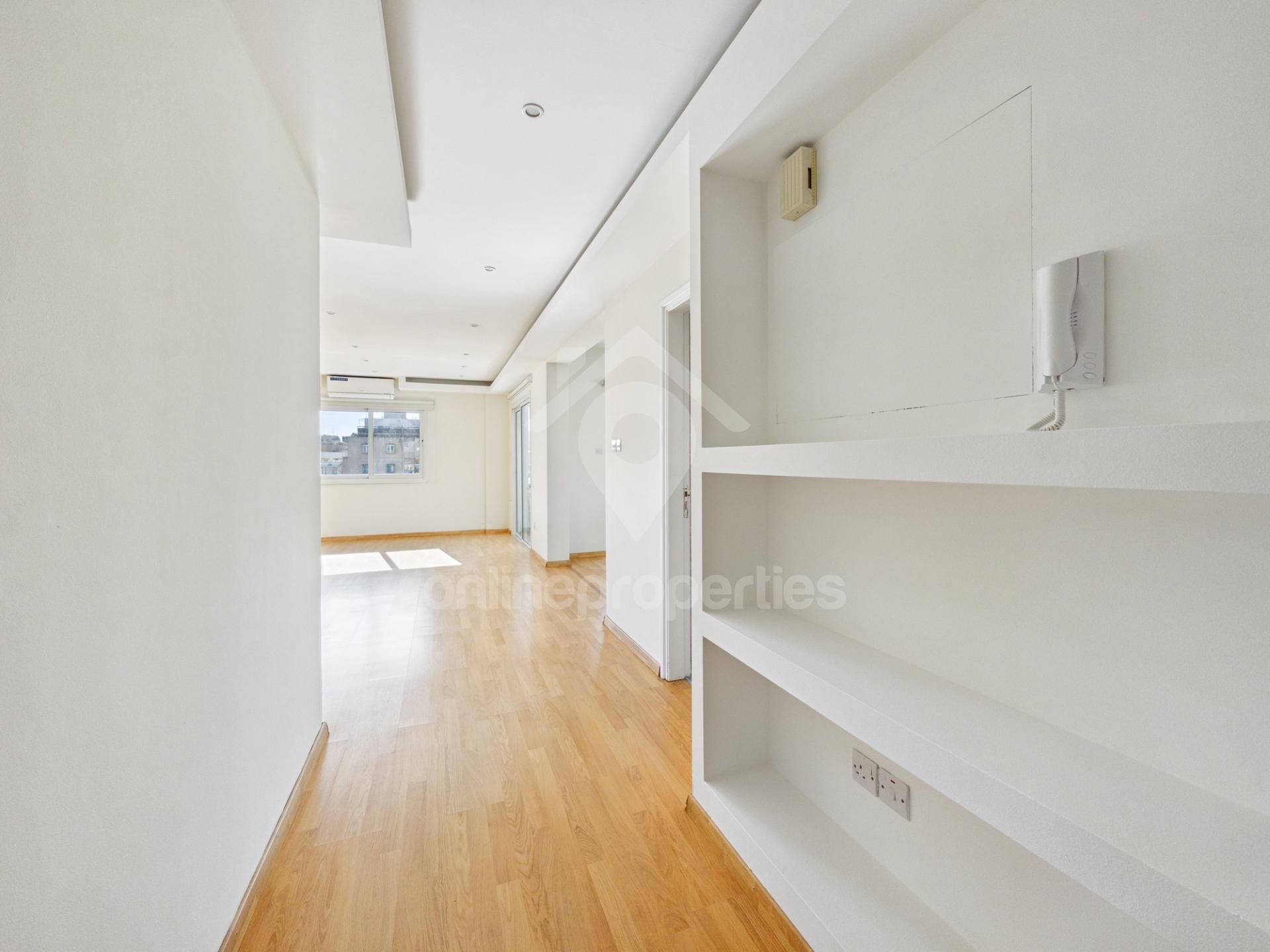 To change image, hover mouse over thumbnails below