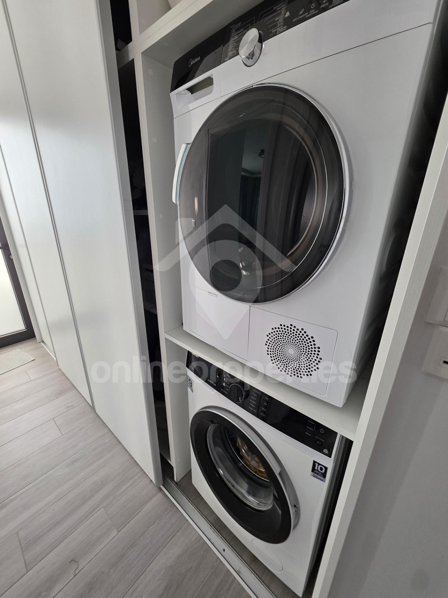 To change image, hover mouse over thumbnails below