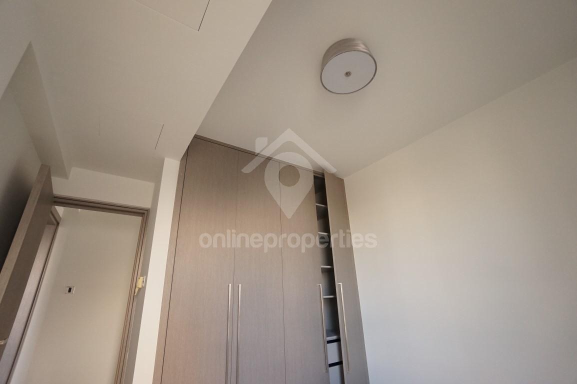 To change image, hover mouse over thumbnails below