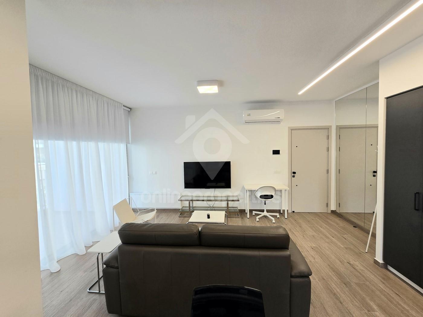 To change image, hover mouse over thumbnails below