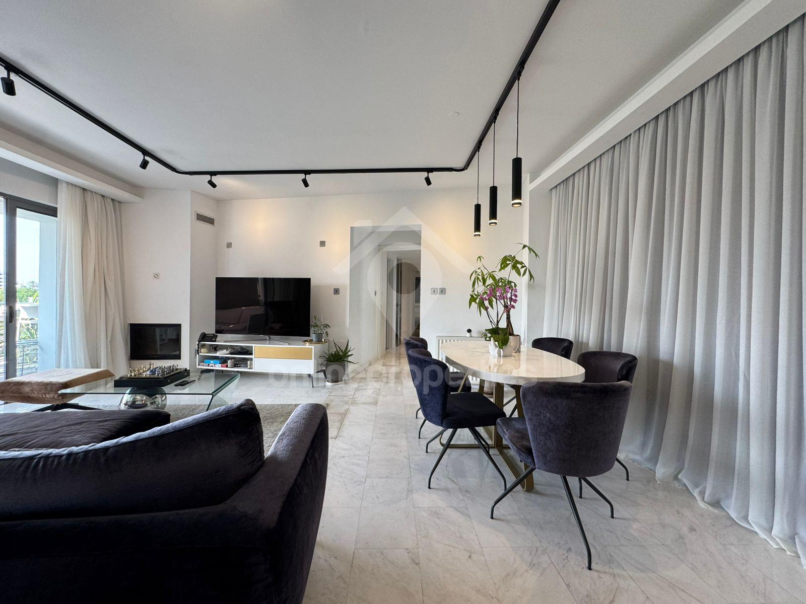 To change image, hover mouse over thumbnails below