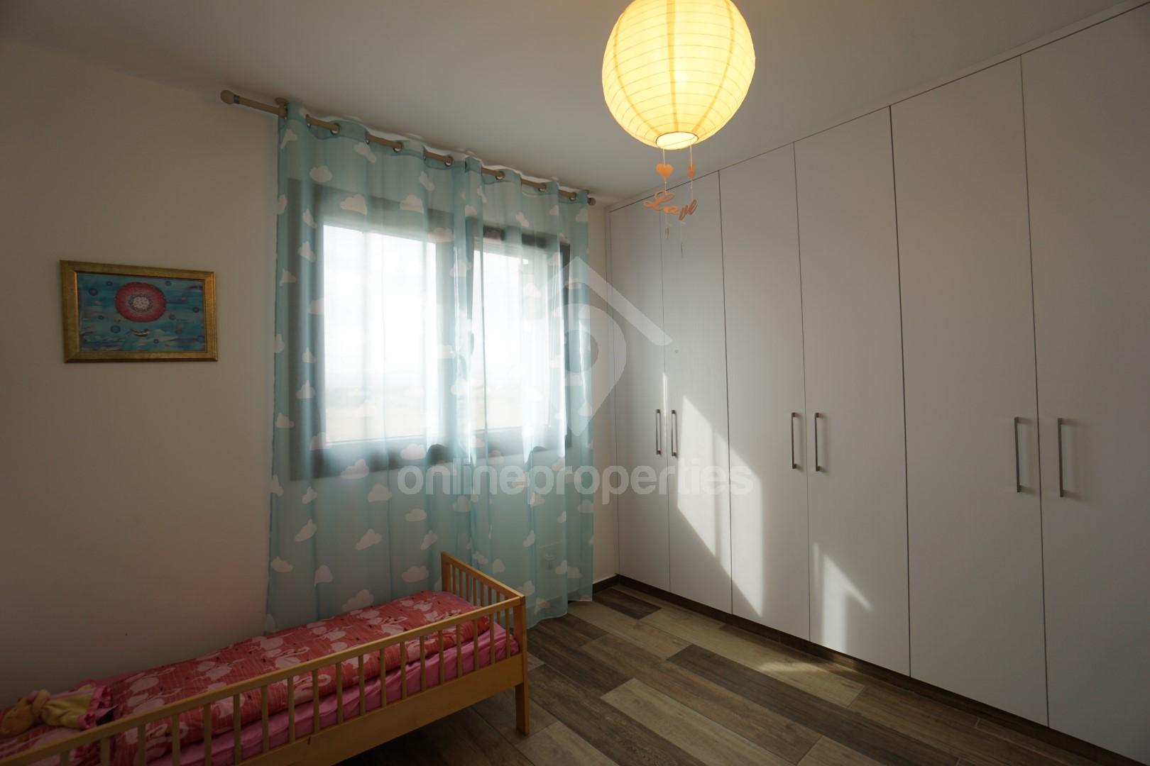 To change image, hover mouse over thumbnails below