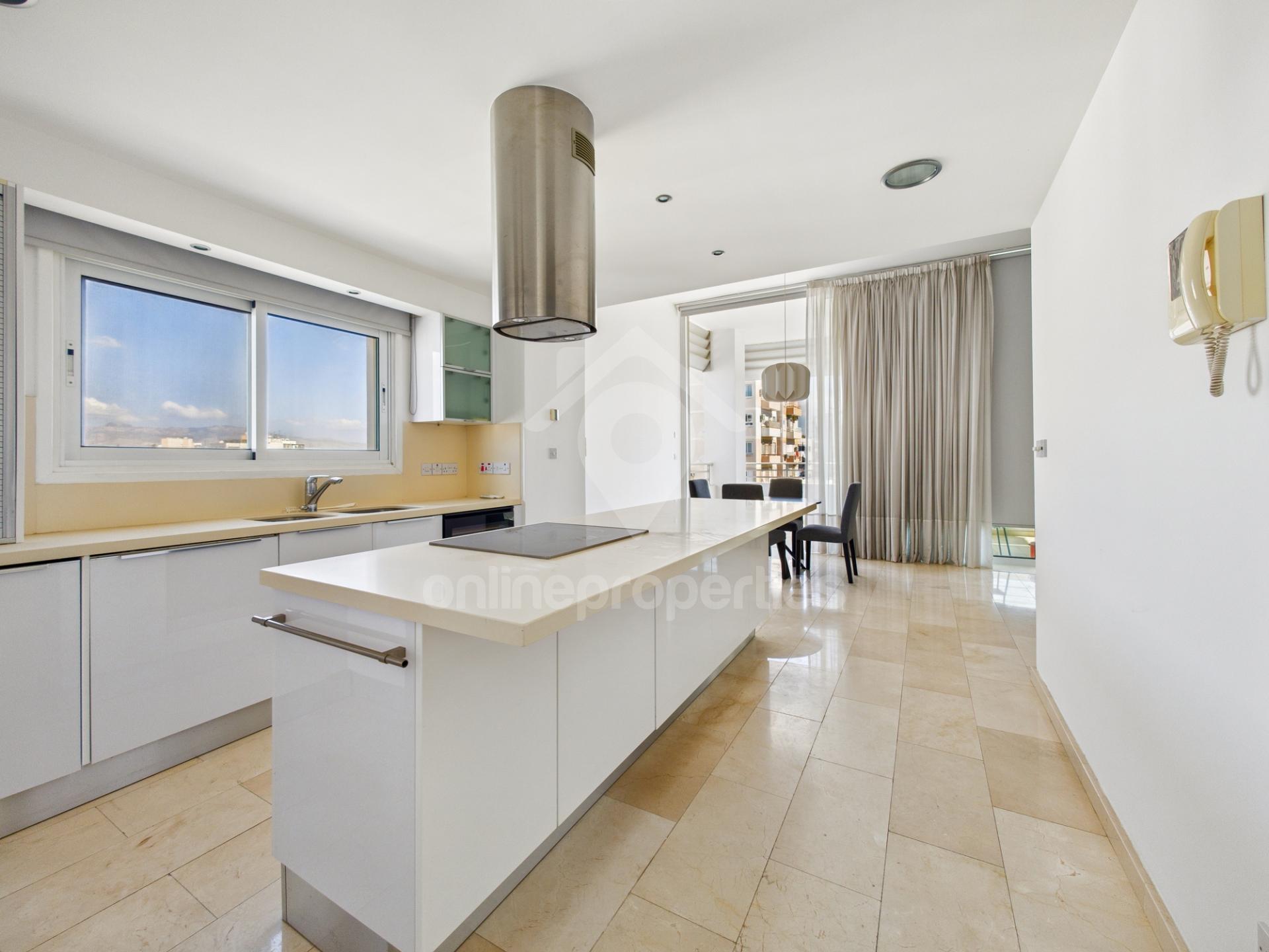 To change image, hover mouse over thumbnails below