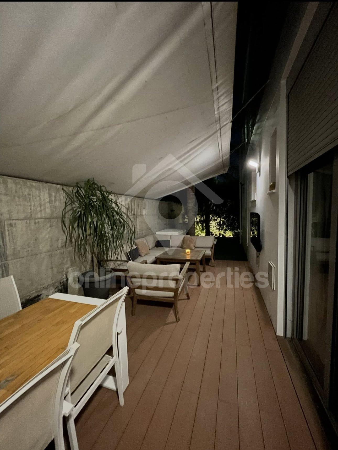 To change image, hover mouse over thumbnails below