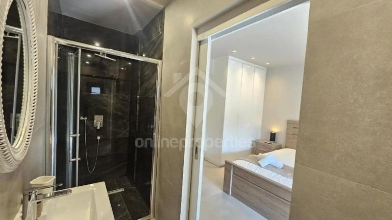 To change image, hover mouse over thumbnails below