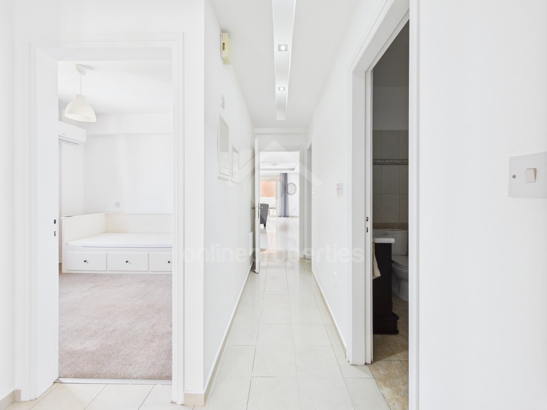 To change image, hover mouse over thumbnails below