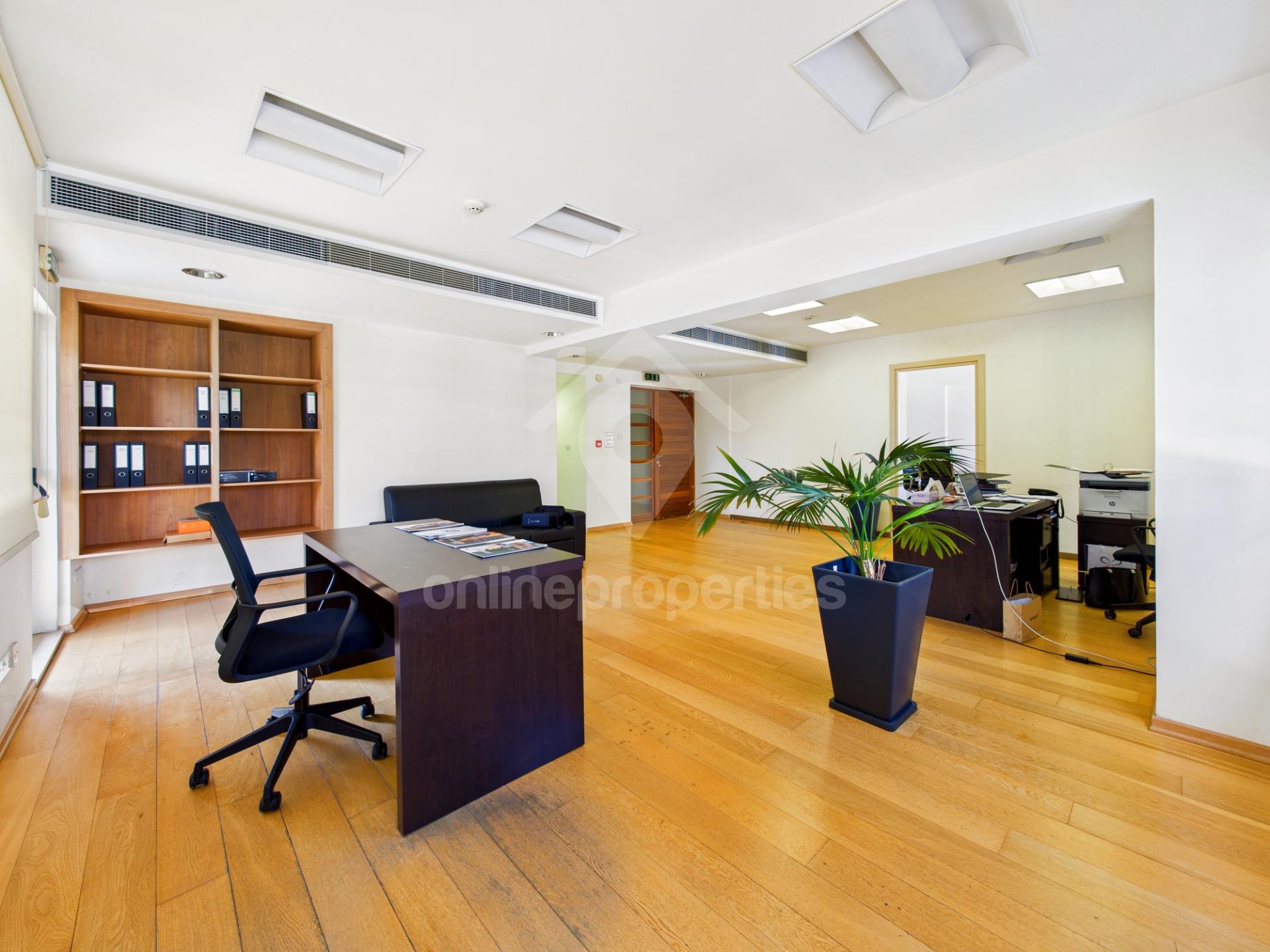 To change image, hover mouse over thumbnails below