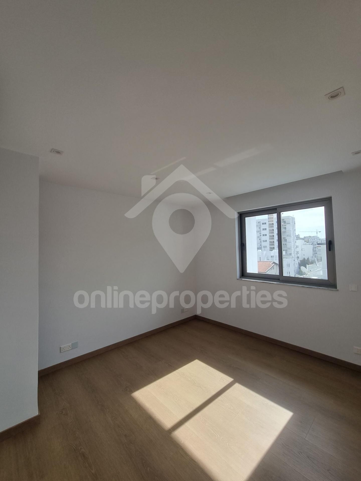 To change image, hover mouse over thumbnails below