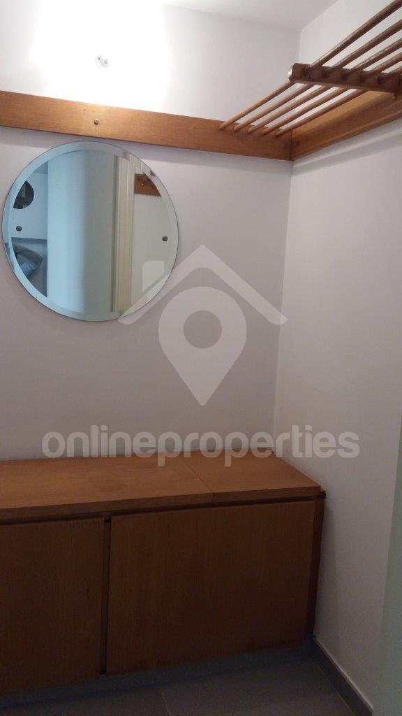 To change image, hover mouse over thumbnails below