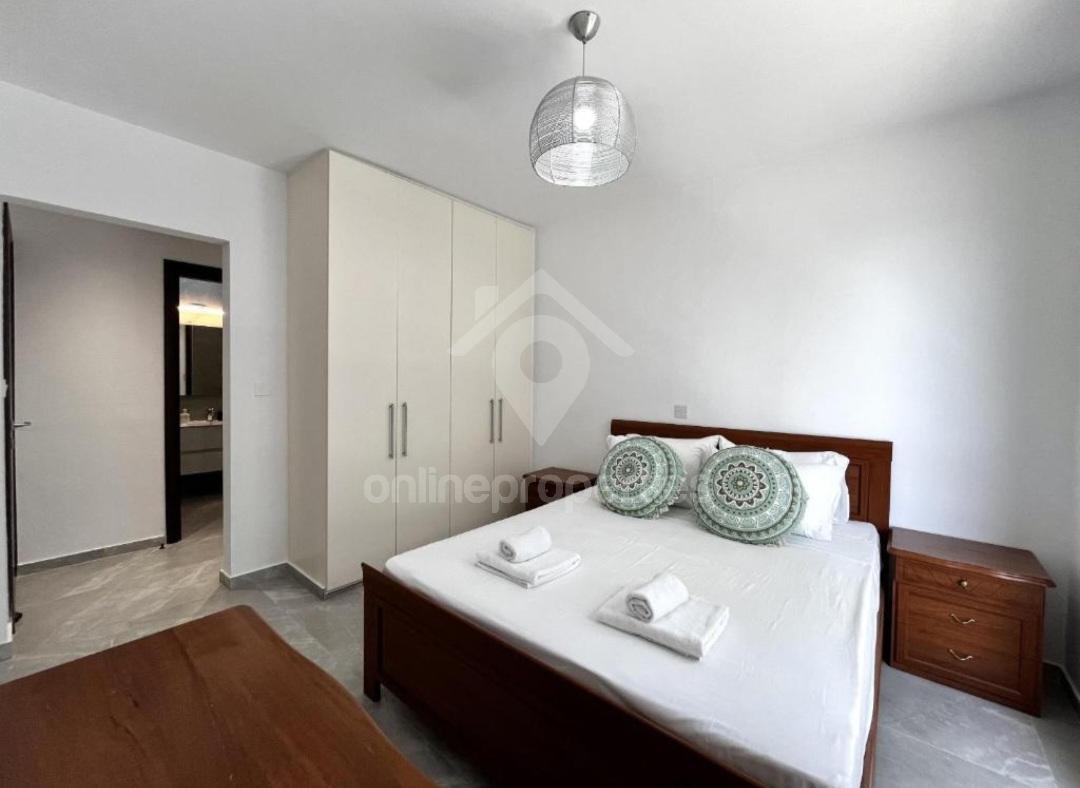 To change image, hover mouse over thumbnails below