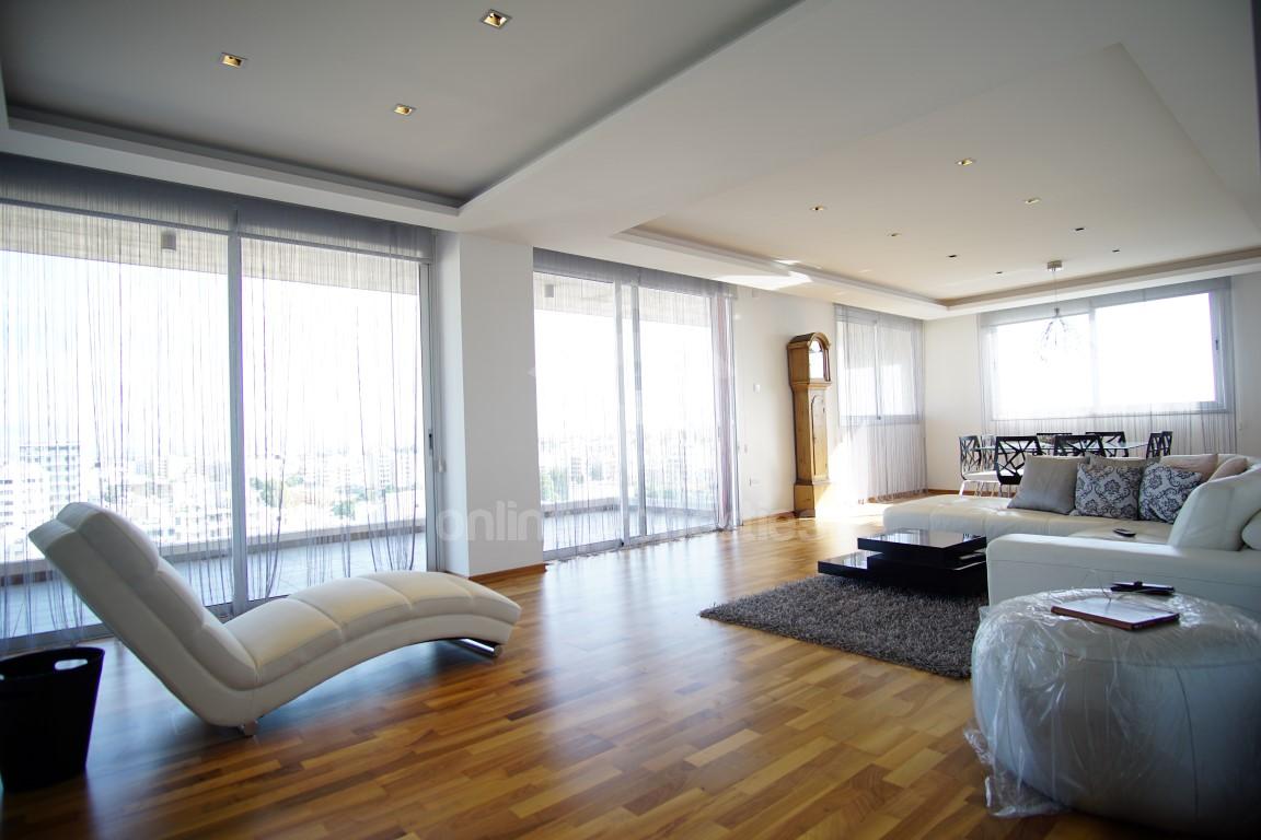 To change image, hover mouse over thumbnails below