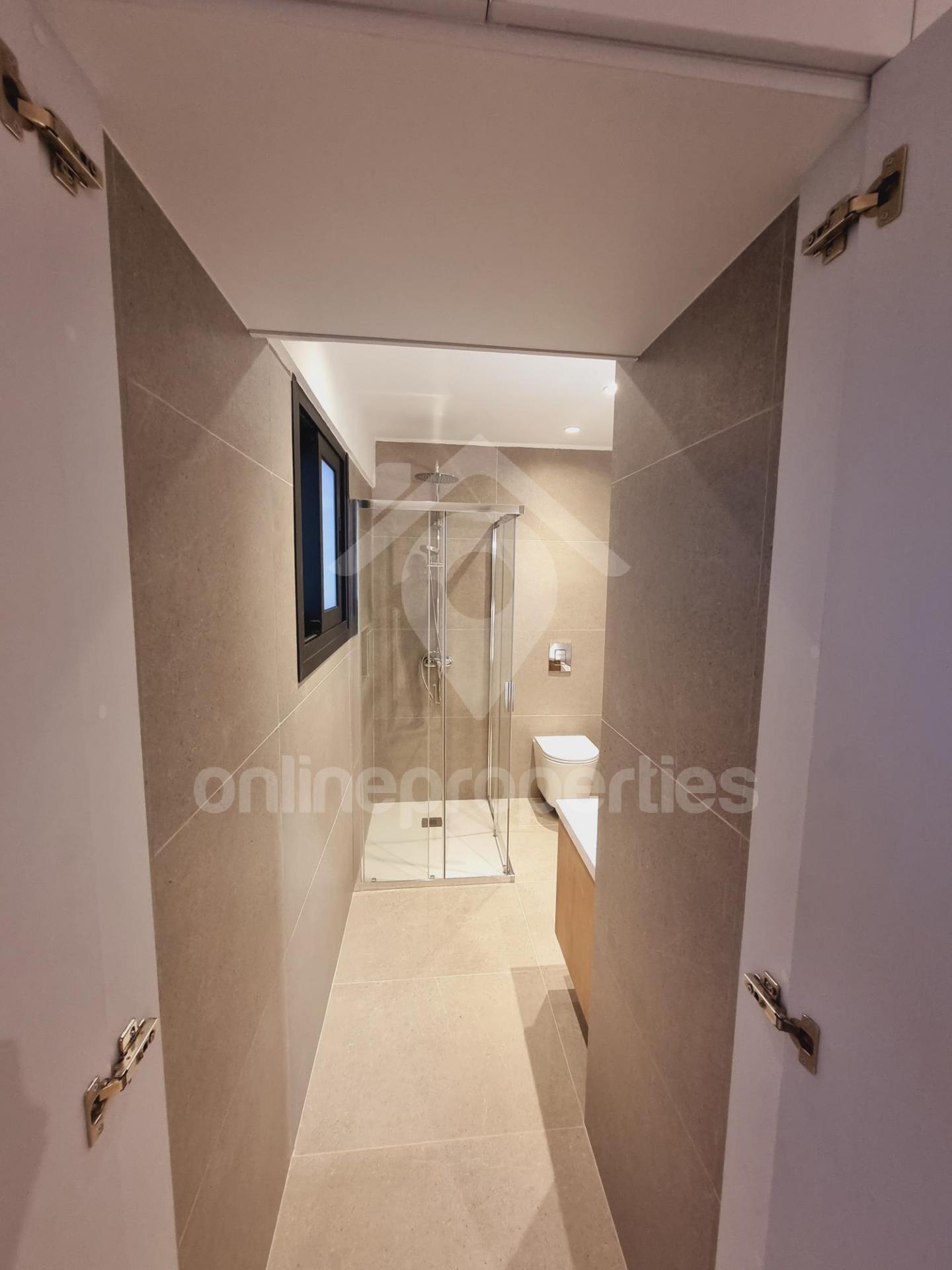 To change image, hover mouse over thumbnails below