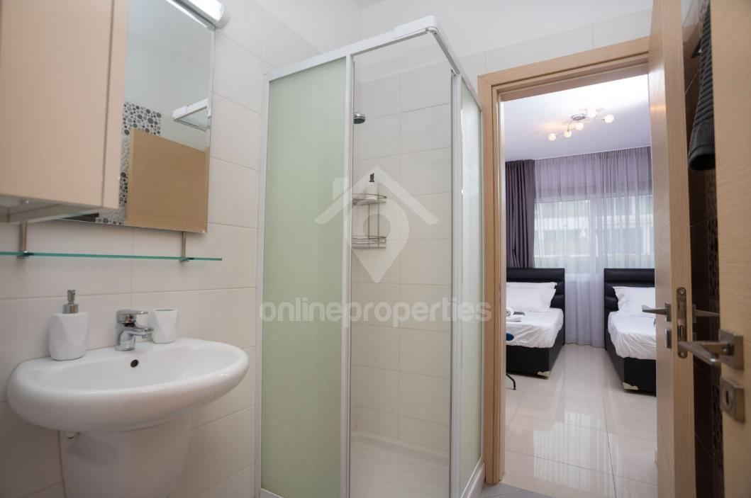 To change image, hover mouse over thumbnails below