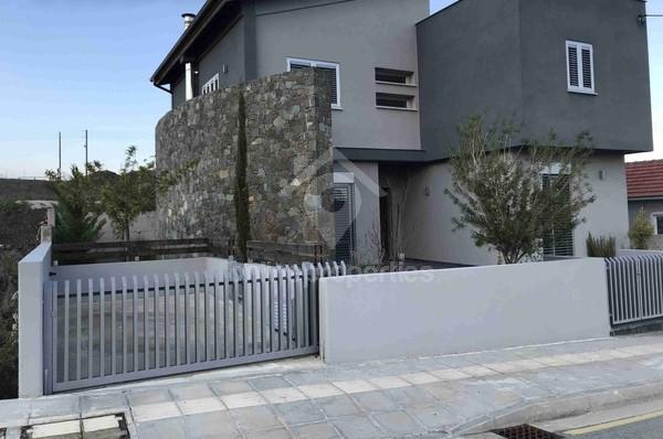 To change image, hover mouse over thumbnails below