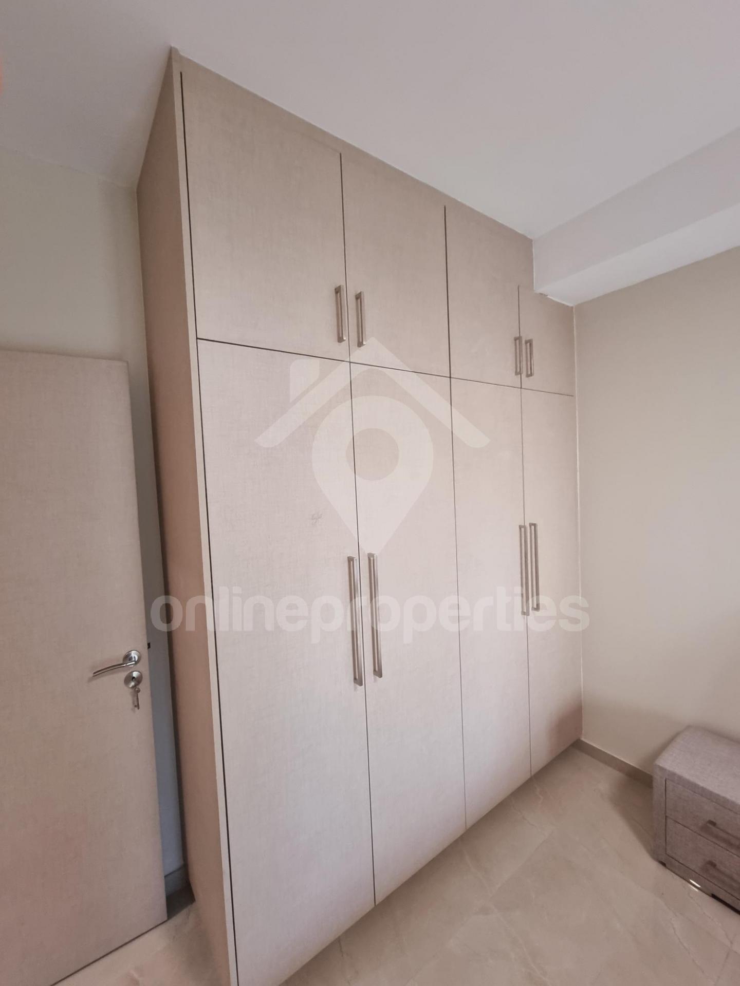 To change image, hover mouse over thumbnails below