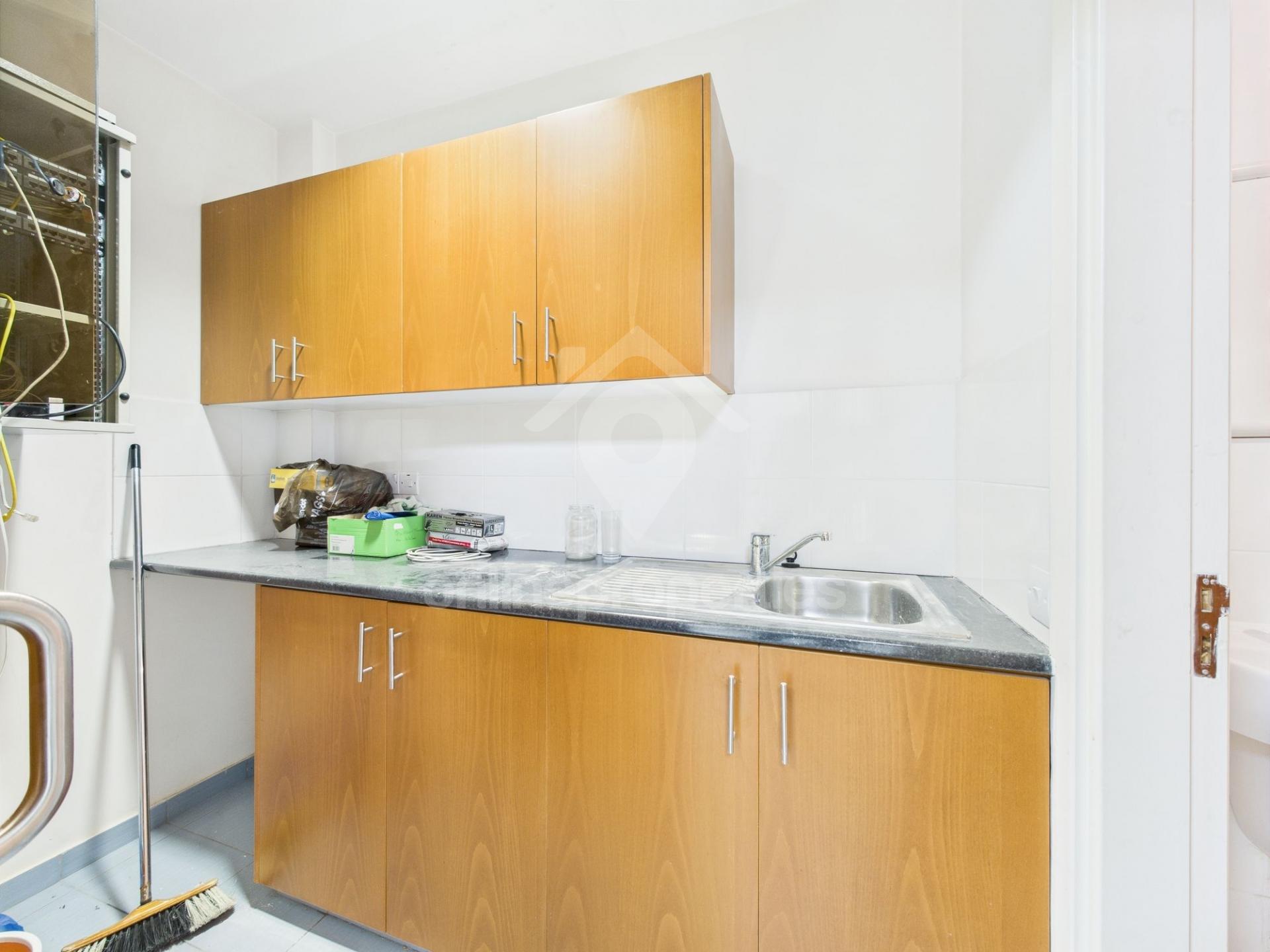 To change image, hover mouse over thumbnails below