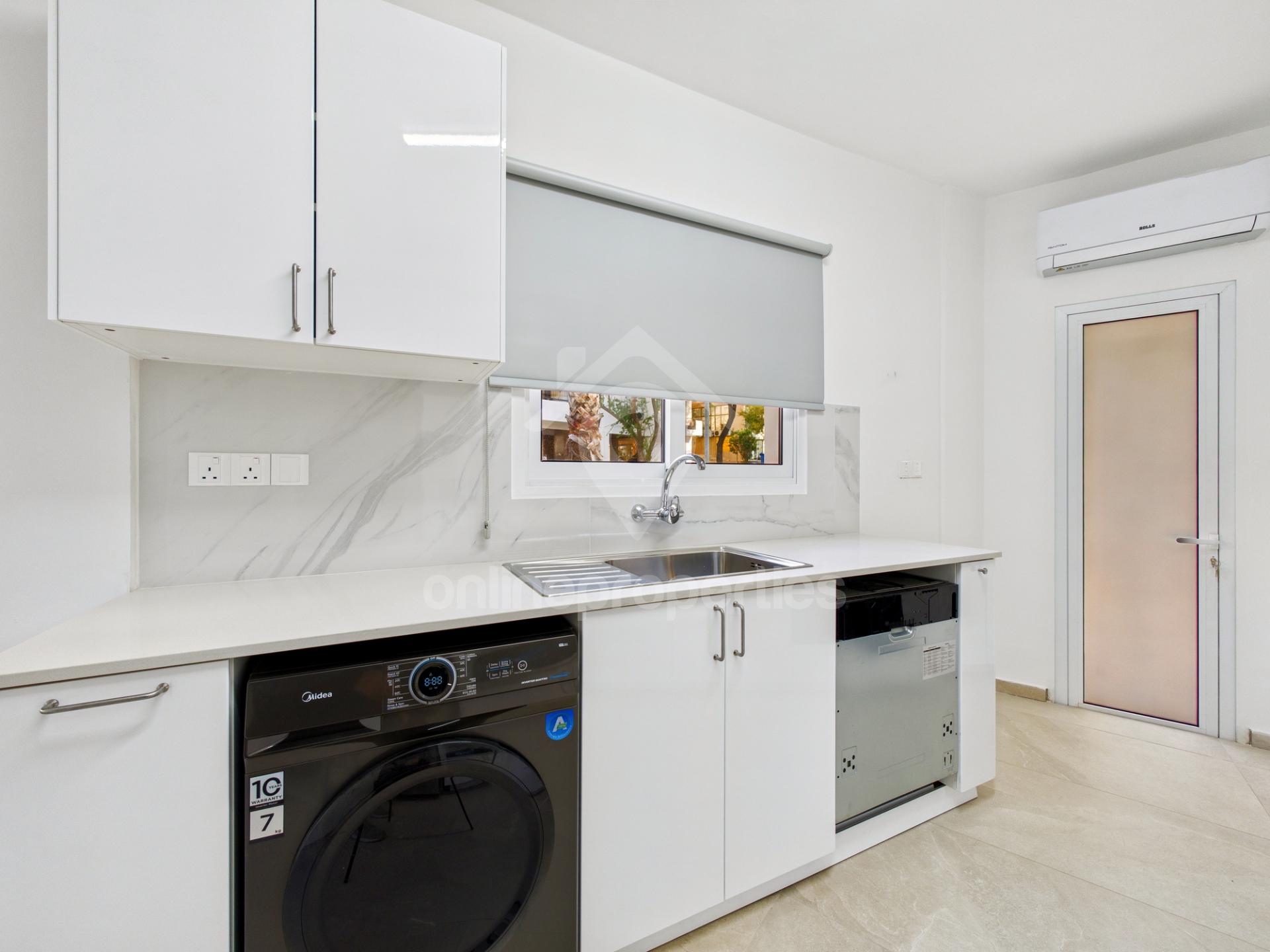 To change image, hover mouse over thumbnails below