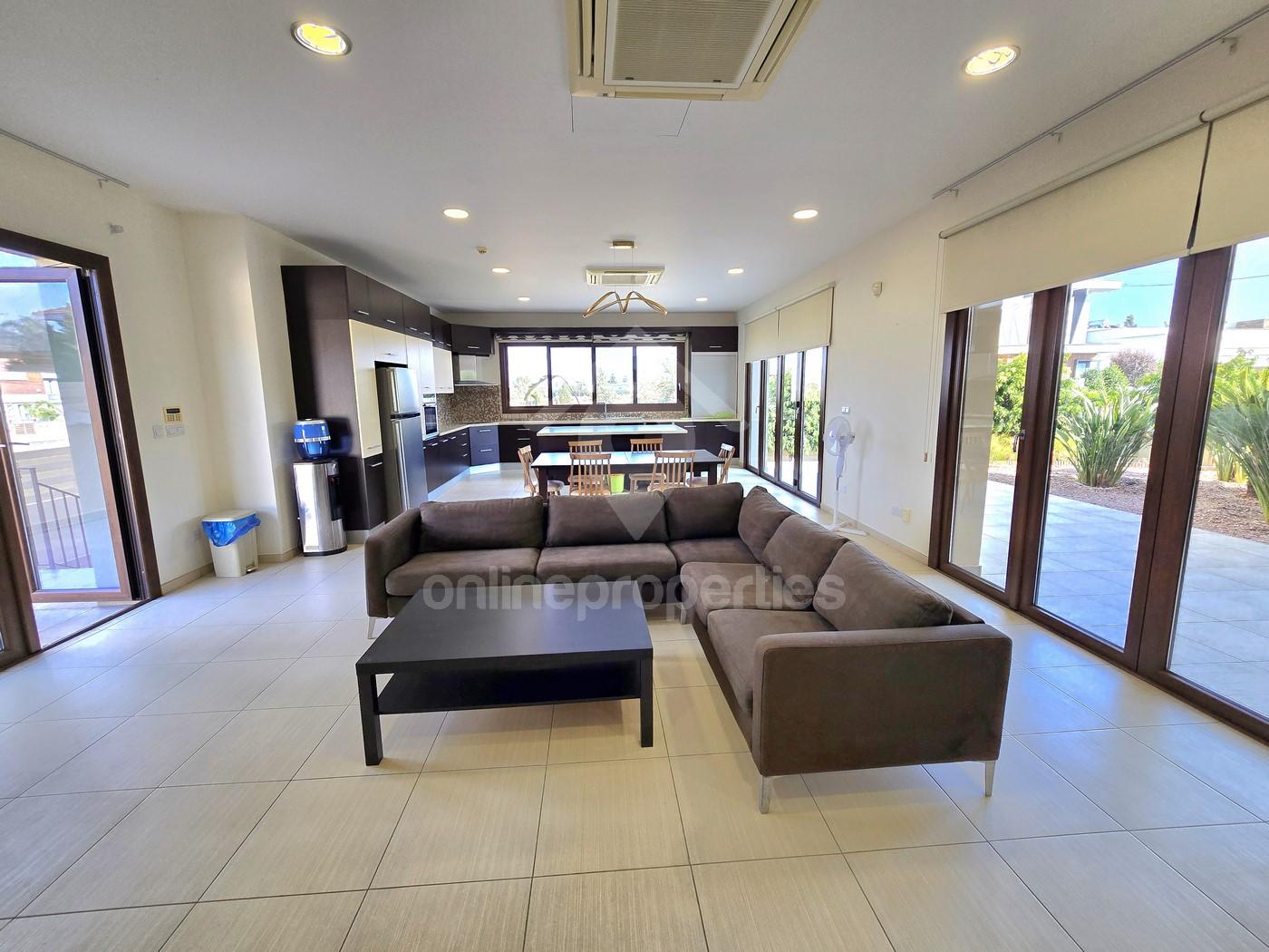 To change image, hover mouse over thumbnails below