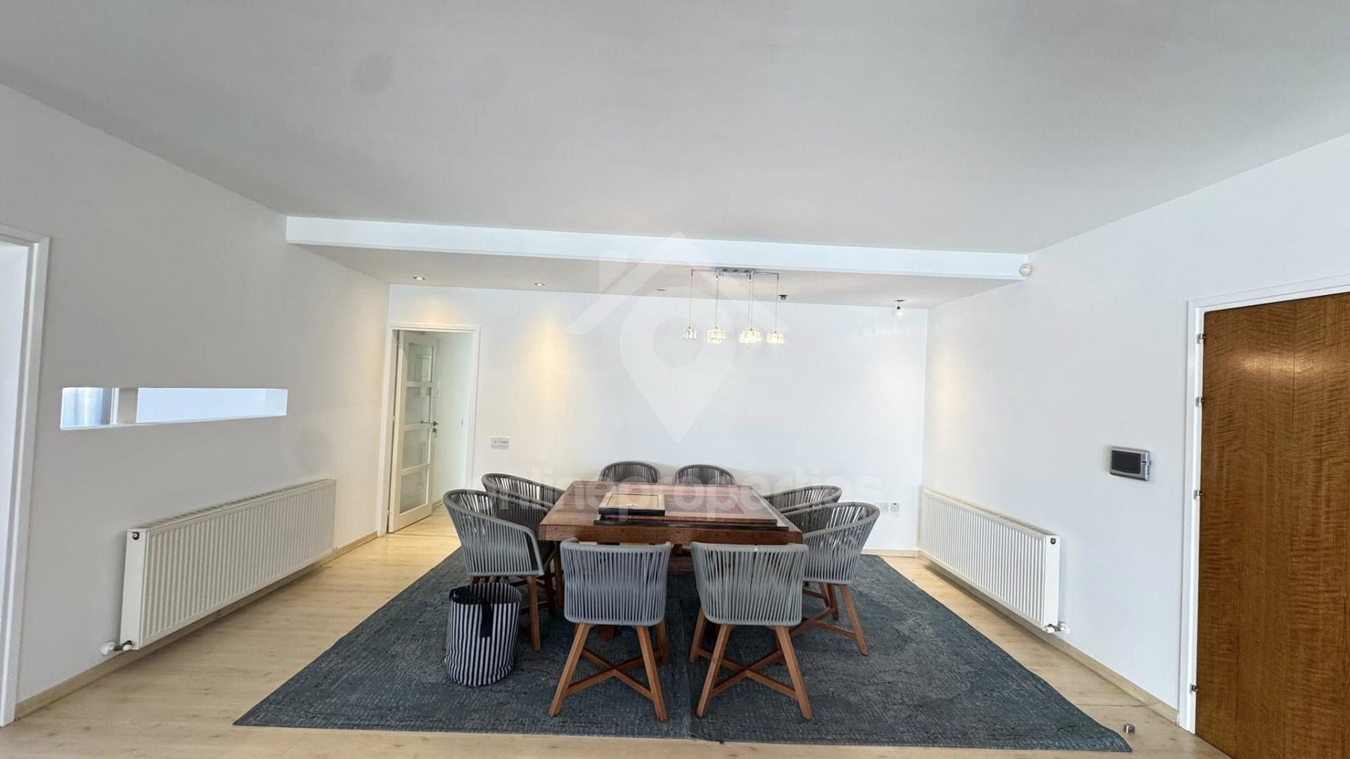 To change image, hover mouse over thumbnails below