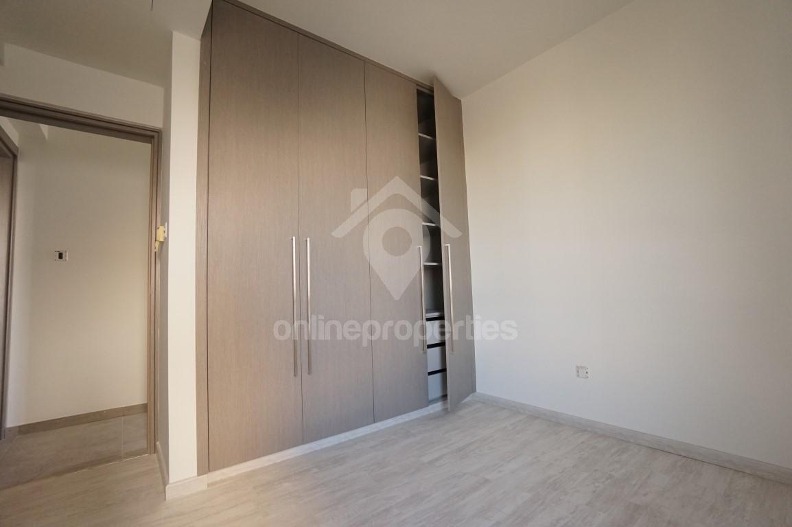 To change image, hover mouse over thumbnails below