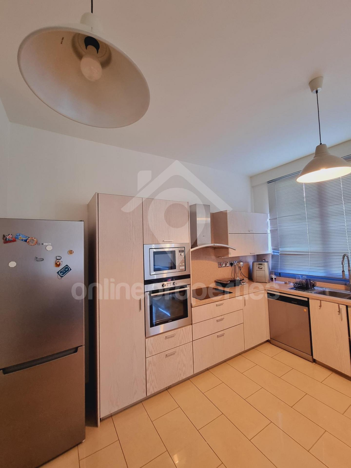 To change image, hover mouse over thumbnails below