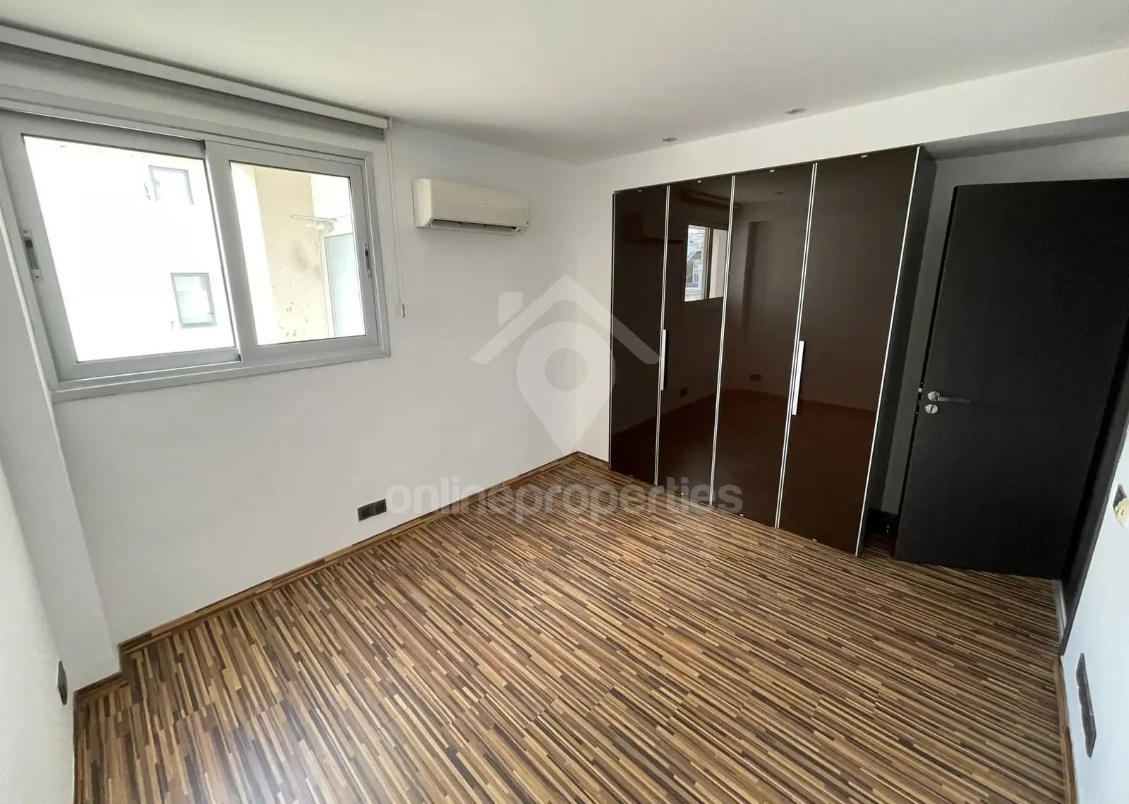 To change image, hover mouse over thumbnails below