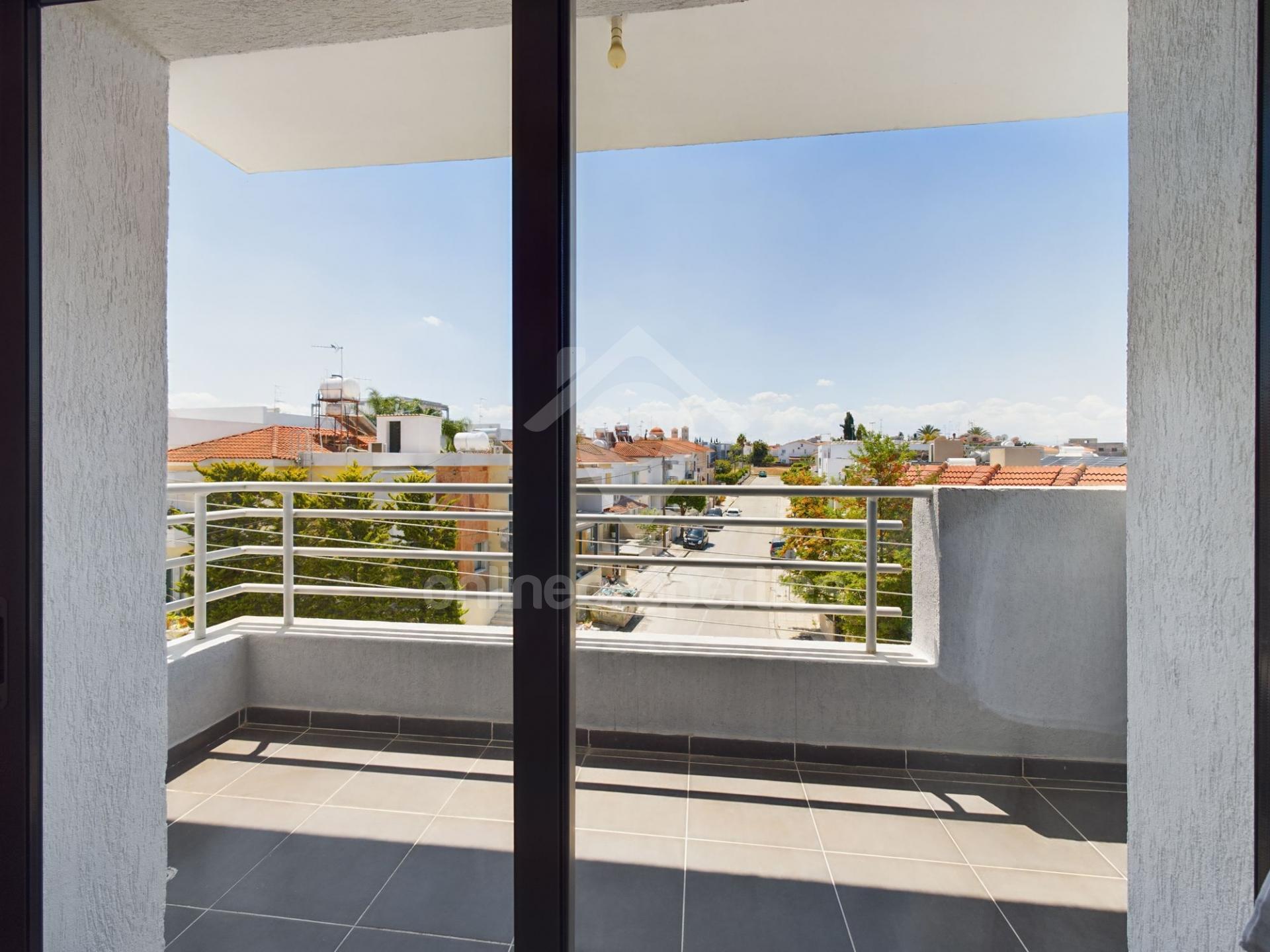 To change image, hover mouse over thumbnails below