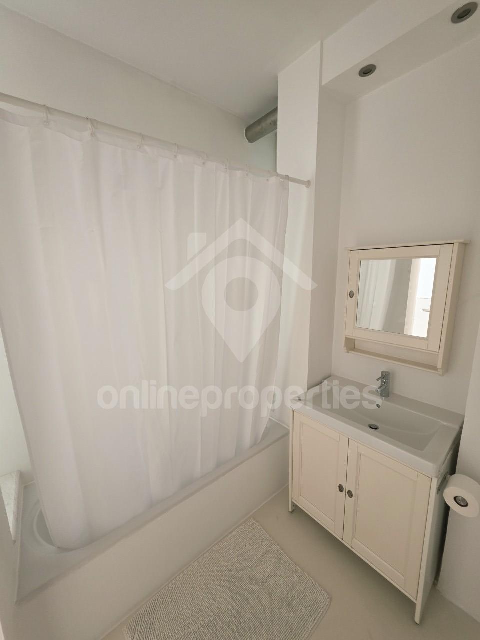 To change image, hover mouse over thumbnails below