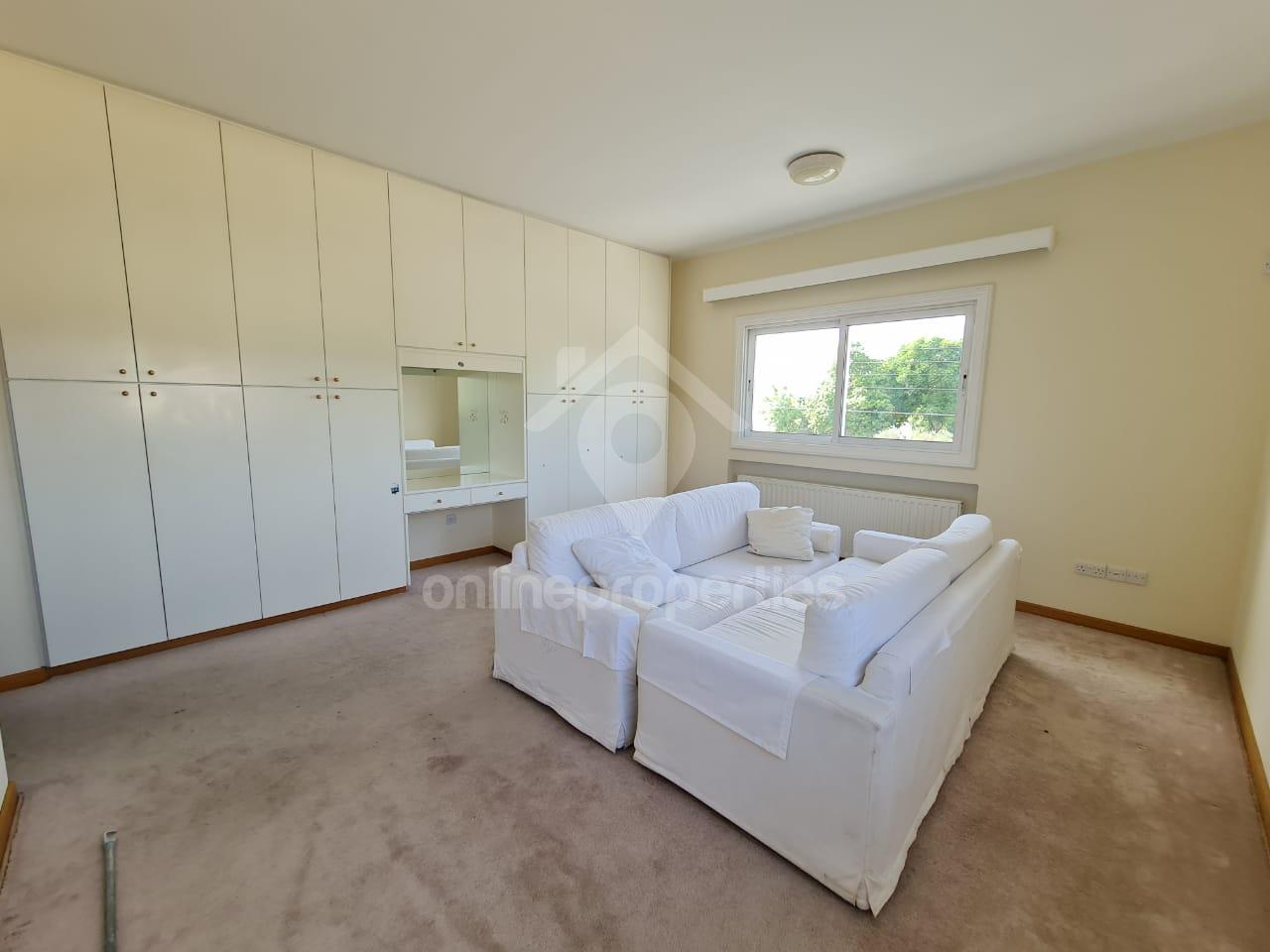 To change image, hover mouse over thumbnails below