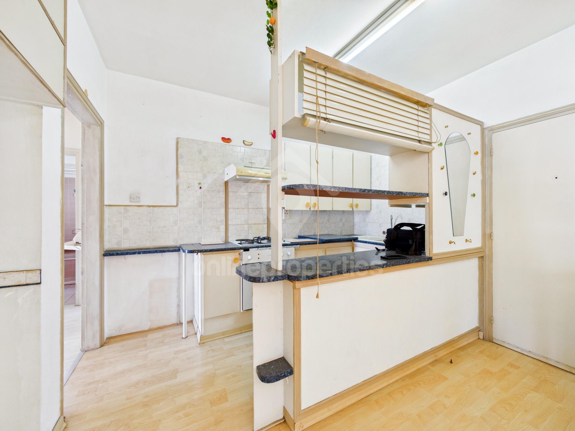 To change image, hover mouse over thumbnails below