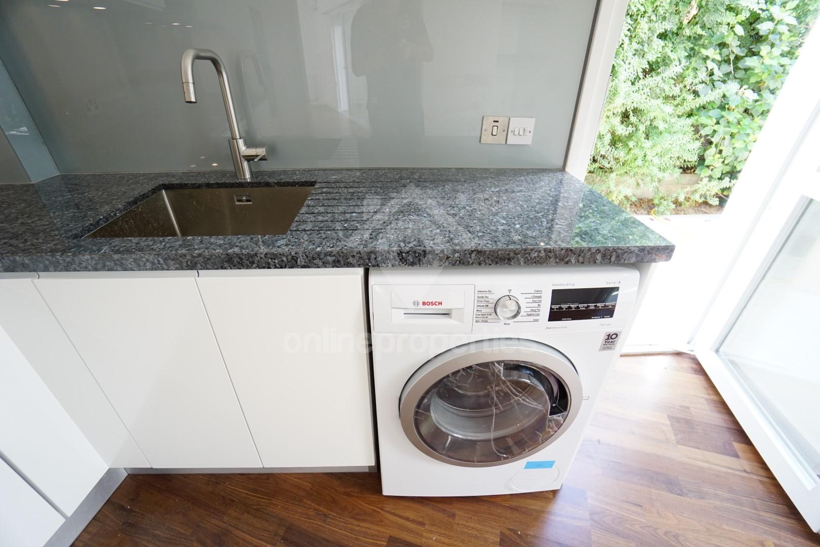 To change image, hover mouse over thumbnails below