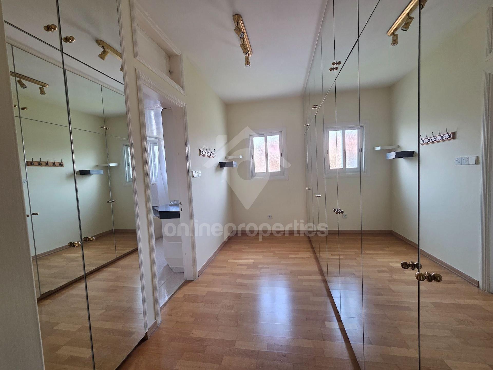 To change image, hover mouse over thumbnails below